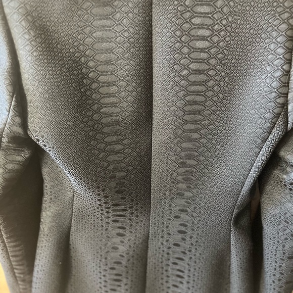 Gianni Bini Black leopard print tuxedo blazer for women. Size 4. - Picture 6 of 10